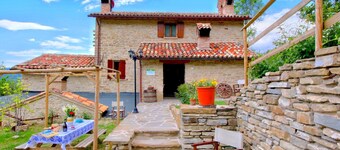 Farmhouse in Marche with Pool and Views