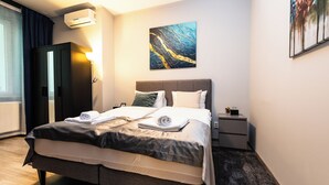 Comfort Double Room | Desk, laptop workspace, WiFi (free), bed sheets - City Walk Hostel (Zagreb)