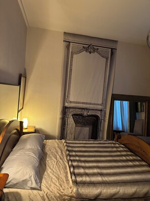 7 bedrooms, iron/ironing board, WiFi, bed sheets