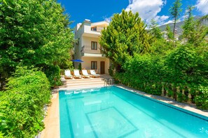 Pool - 5 Bedroom Villa with Sea View in Kalkan Center - Helisonia (Antalya)