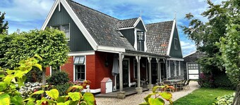 Comfortable Coastal Getaway