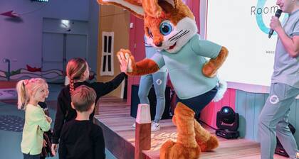 Bungalow near Texel Coast with Garden