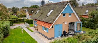 Bungalow nær Texel-kysten med hage