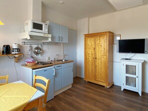 Fridge, stovetop, coffee/tea maker, toaster