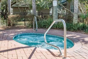 Bañera de hidromasaje al aire libre