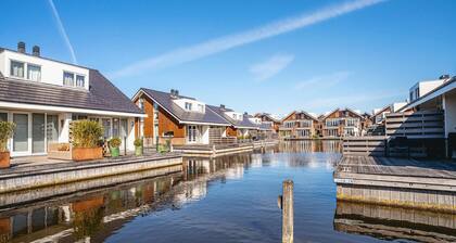 Houseboat in Waterpark with Private Dock