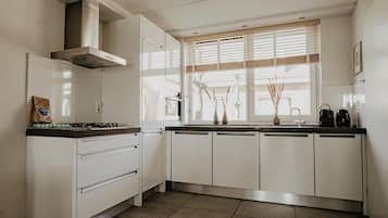 Køleskab, mikrobølgeovn, opvaskemaskine