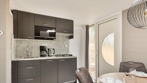 Coffee/tea maker, microwave - Bungalow in Netherlands with Private Sauna (Kootwijk)