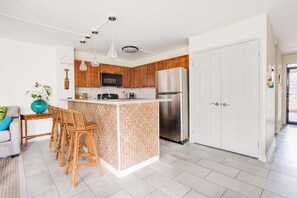 Refrigerador, microondas, horno, placa de cocina