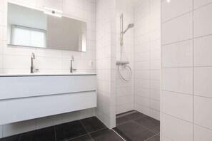 Shower, jetted bath