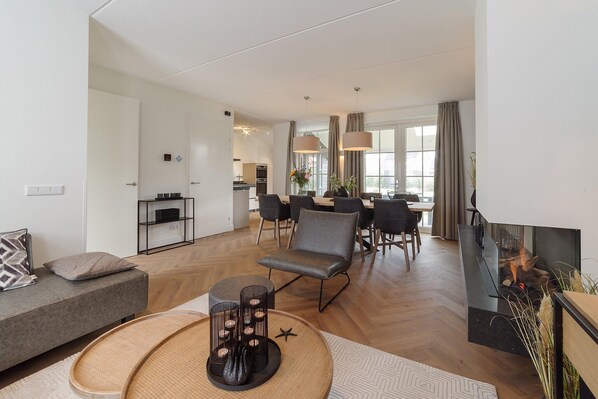 Smart TV, fireplace, DVD player