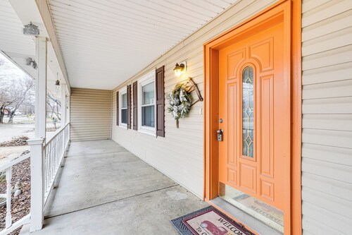 < 1 Mi to Main St Berryville: Spacious Family Home