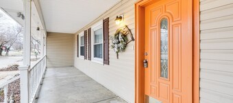 < 1 Mi to Main St Berryville: Spacious Family Home