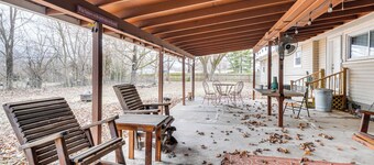 < 1 Mi to Main St Berryville: Spacious Family Home