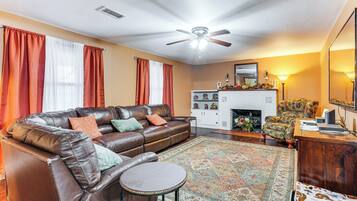 House (4 Bedrooms) | Front of property