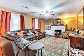 House (4 Bedrooms) | Front of property