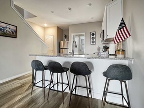 Fridge, microwave, oven, stovetop - 3111 Close to Silver Dollar City, Save 10% on tix (Branson)