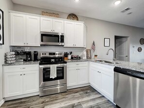 Fridge, microwave, oven, stovetop - 3111 Close to Silver Dollar City, Save 10% on tix (Branson)