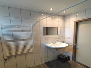Shower - Chalet in Tyrol near Ski Slope (Stramproy)