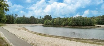 Cozy Forest-Edge Home