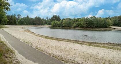 Cozy Forest-Edge Home