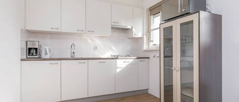 Fridge, stovetop, dishwasher, coffee/tea maker