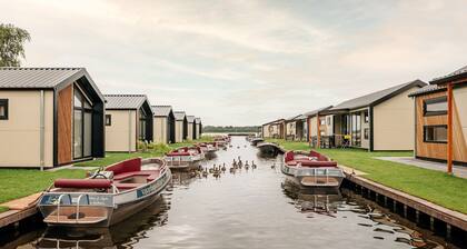 Sunny Giethoorn Cottage