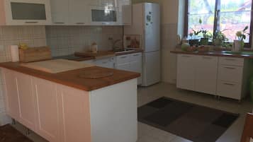 Kühlschrank, Mikrowelle, Geschirrspüler