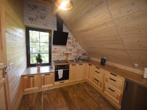 Frigorifero, forno, piano cottura, macchina per tè/caffè