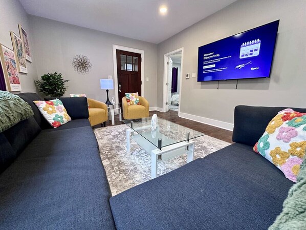 Smart TV, computer monitors - Peaceful Giant House close to city (Carnegie)