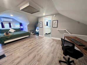 5 bedrooms, desk, iron/ironing board, free WiFi