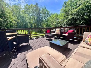 Outdoor dining - Peaceful Giant House close to city (Carnegie)