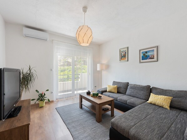 Télévision, cheminée