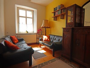 TV, fireplace, stereo