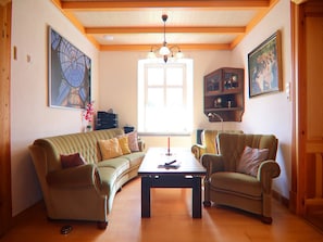 TV, fireplace, stereo