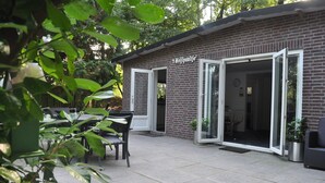 A brick building with a sign reading "Meijvpaalje".