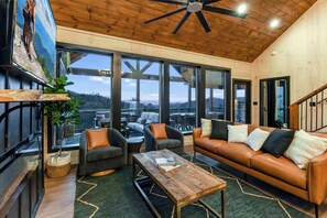 Televisión, chimenea, videojuegos y oficina