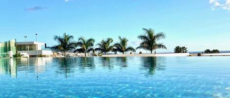 Lämmitetty uima-allas