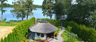 Feriehus ved innsjøen i Nowa Wioska