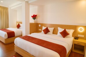 Neljän hengen huone, kaupunkinäköala | Egyptinpuuvillaiset lakanat, ylelliset vuodevaatteet