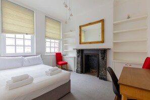 2 bedrooms, desk, iron/ironing board, WiFi