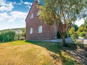 Exterior - Holiday Home in Treignes for 9 Person (Treignes)