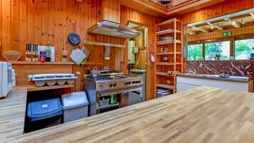 冰箱、微波炉、烤箱、炉灶