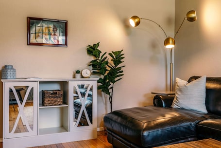 TV, fireplace, offices, computer monitors. The Digital Nomad Sum