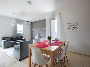 Dining - Apartment on Pag near Seabeach and Town Center (Novalja)