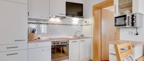 Four Ă micro-ondes, un four, surface de cuisson, lave-vaisselle