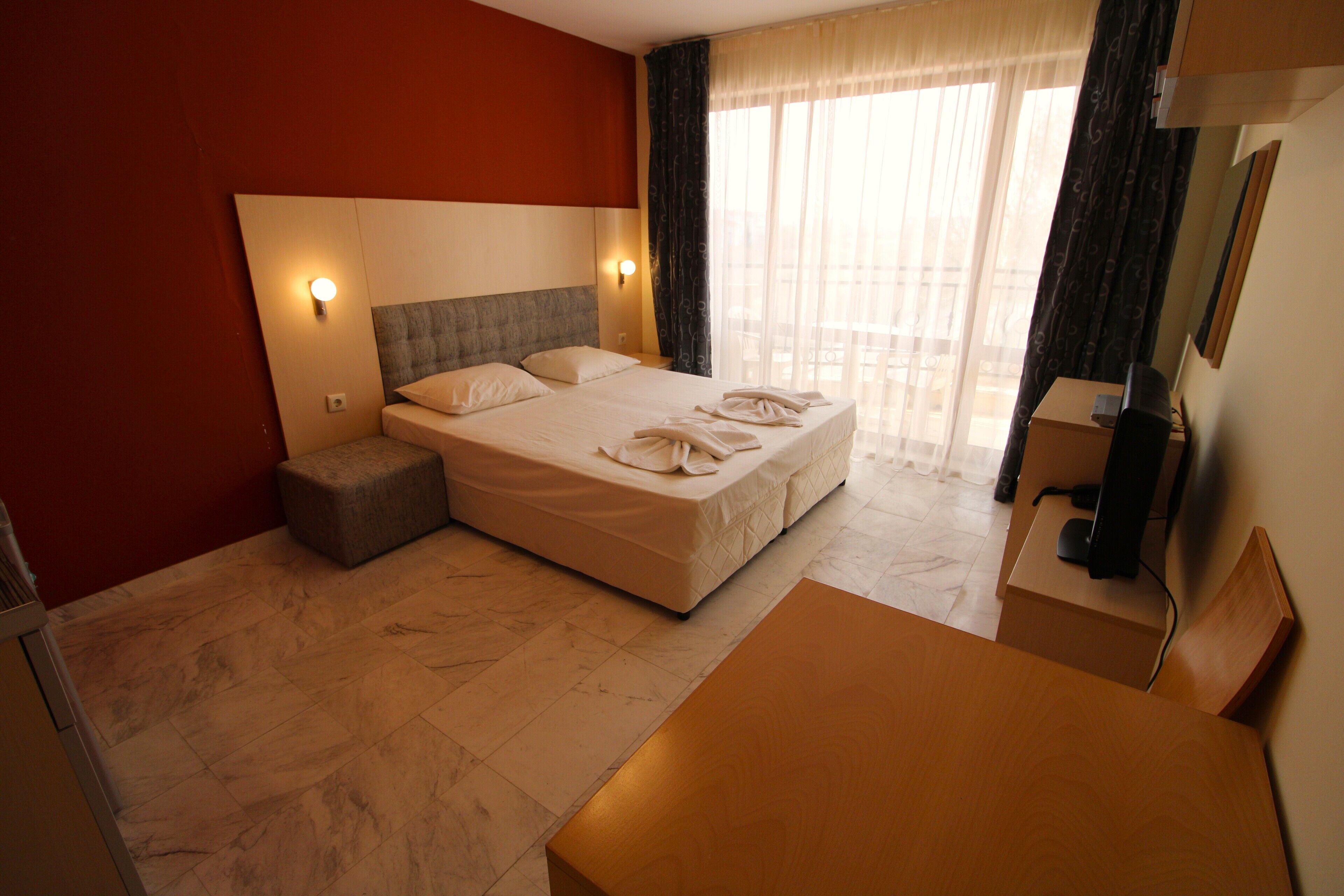 经典开间, 阳台, 泳池景观