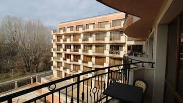 Studio Ăconomique, balcon, vue piscine | Balcon
