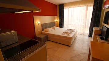 Studio Classique, balcon, vue piscine