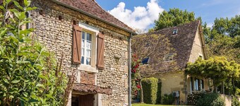 Magnificent holiday home with pool in Thenon